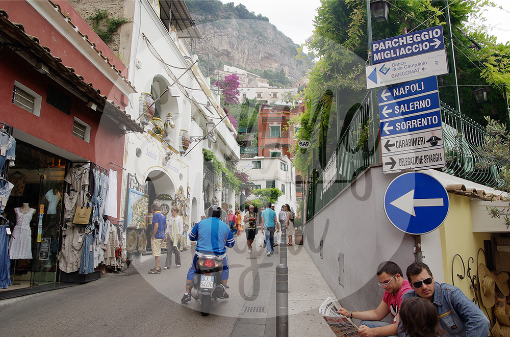 Which way to Naples - Positano, Italy